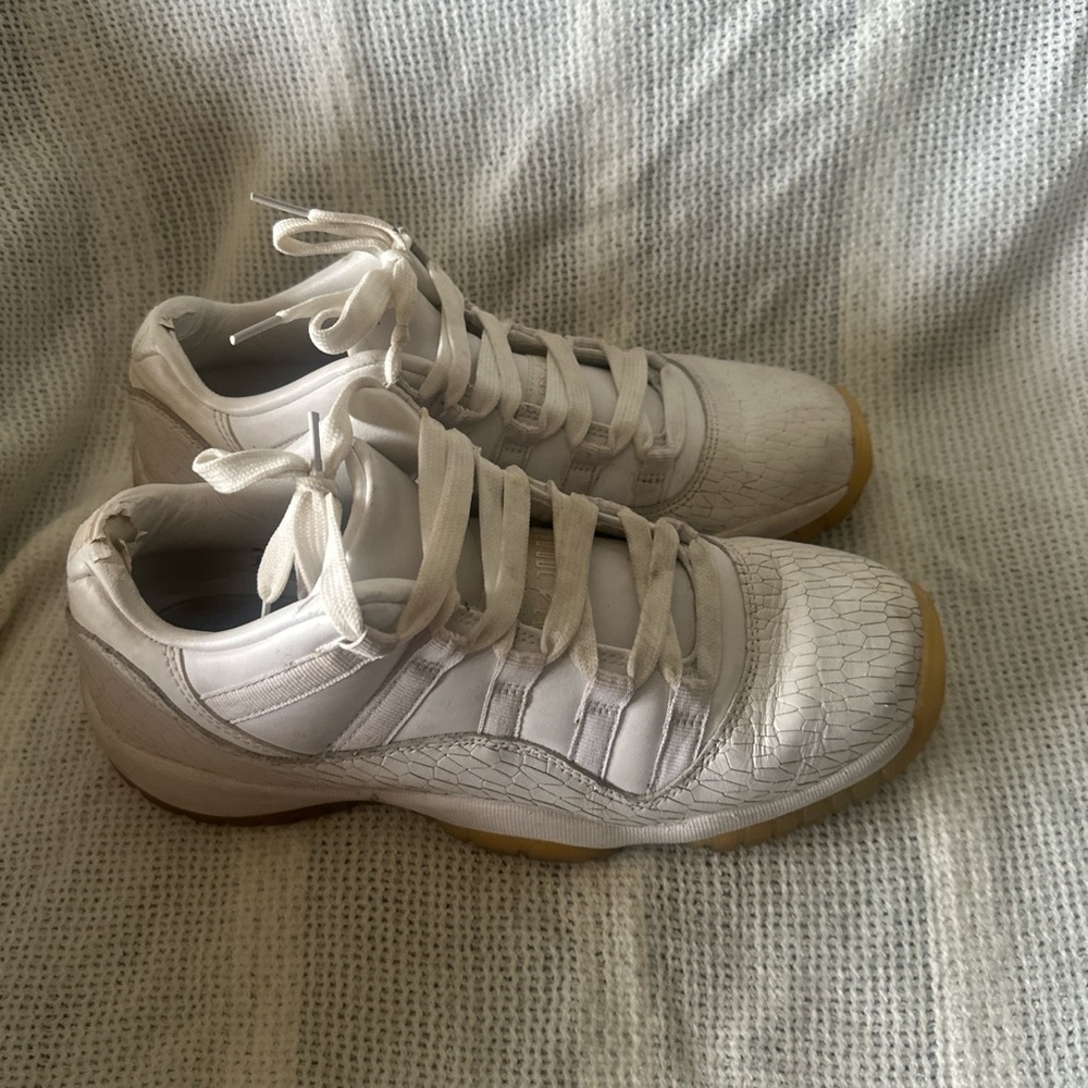 Jordan Athletic Shoes White and Tan